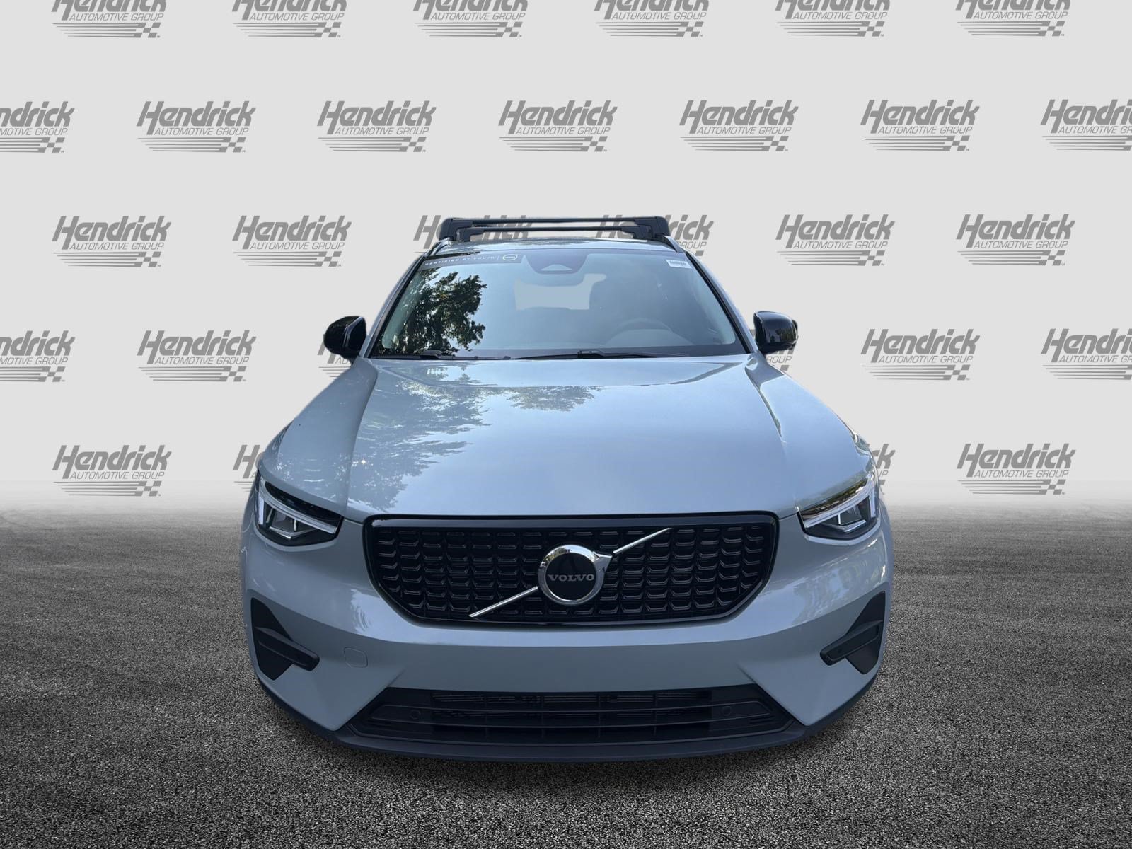 Certified 2026 Volvo XC40 B4 Core FWD image 3
