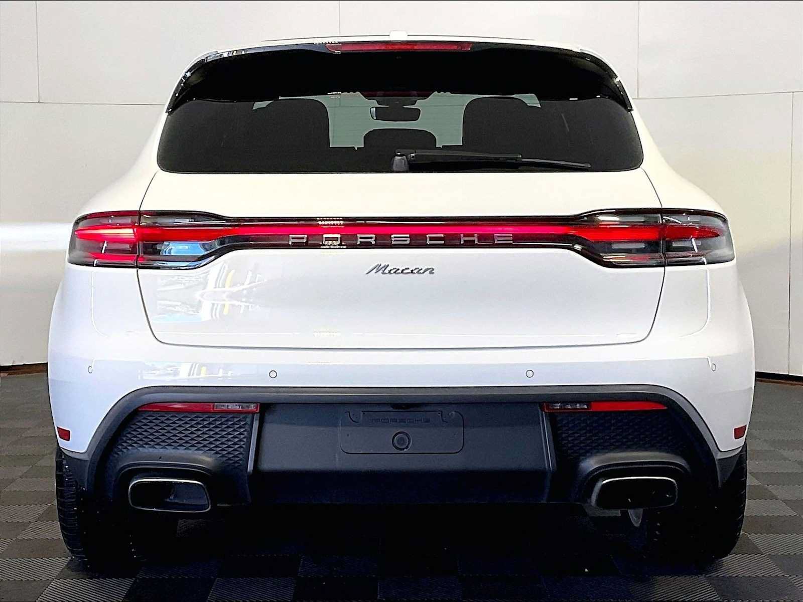Certified 2023 Porsche Macan AWD/4WD image 6