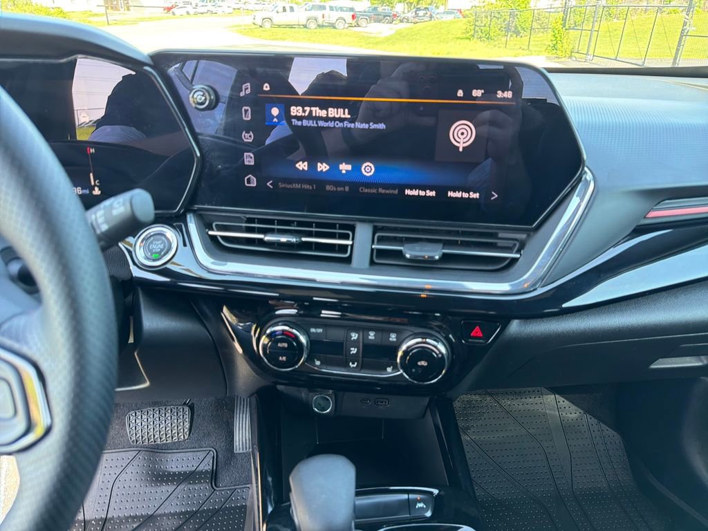 Used 2025 Chevrolet Trax RS w/ Driver Confidence Package FWD image 20