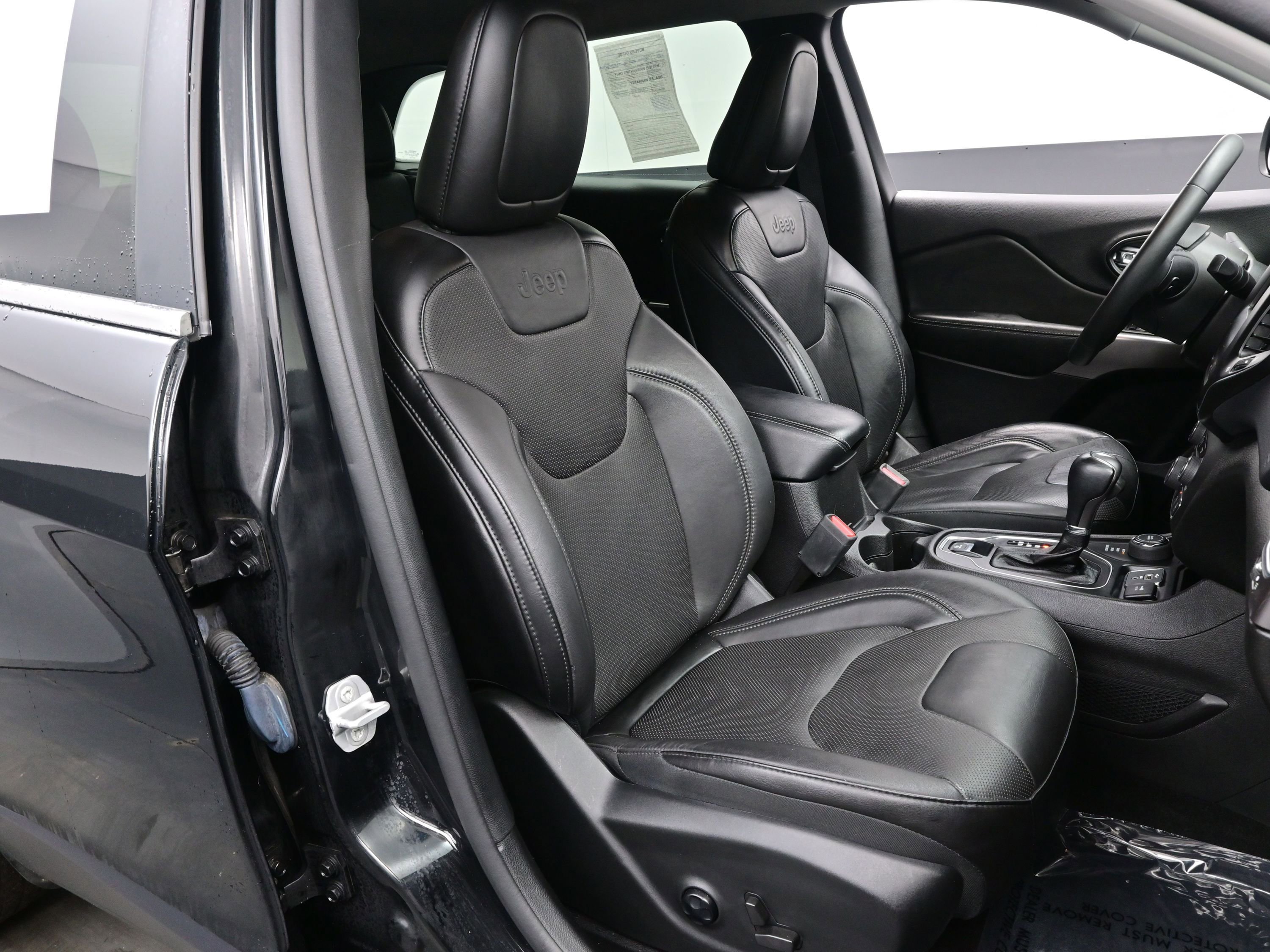 Used 2021 Jeep Cherokee Latitude Lux w/ Mopar Interior Package image 13