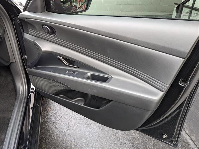 Used 2025 Hyundai Elantra Sport image 19