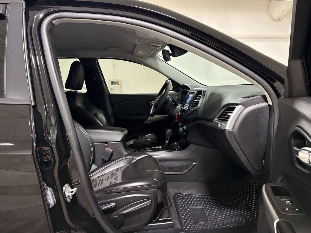 Used 2022 Jeep Cherokee Latitude AWD/4WD image 21