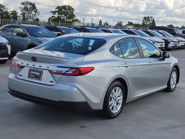 Used 2025 Toyota Camry LE FWD image 5