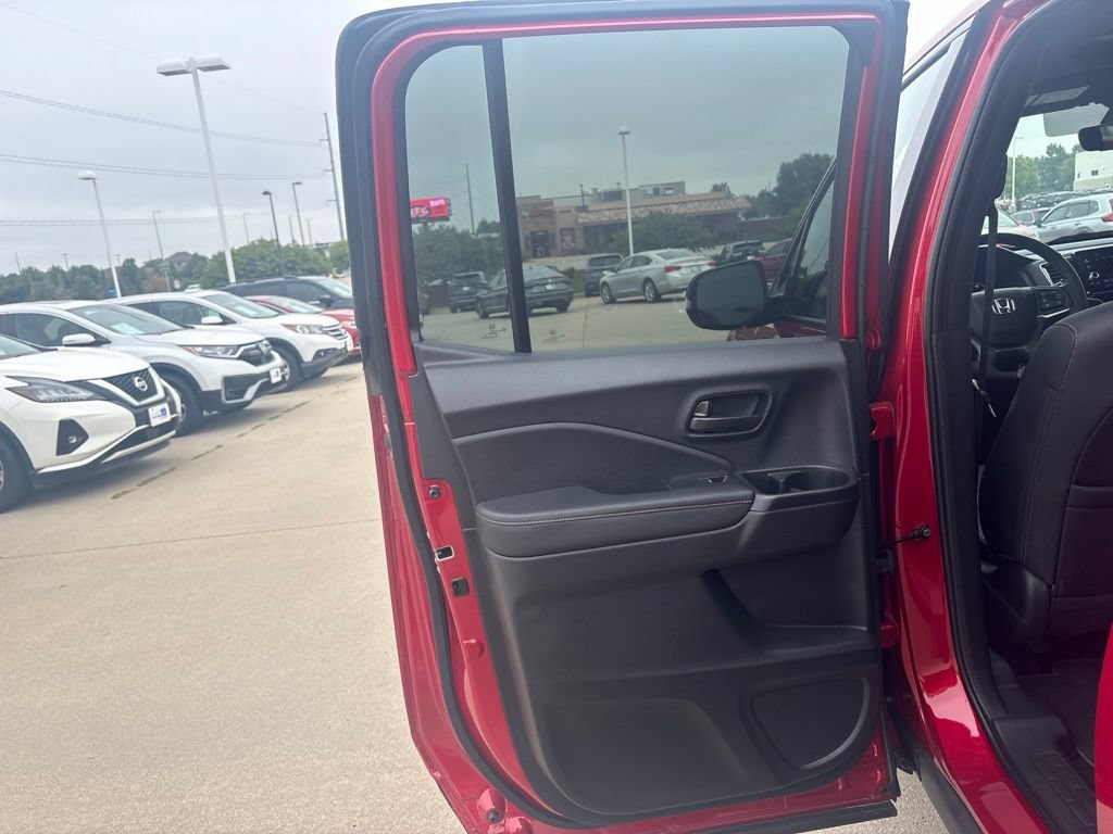 Used 2025 Honda Ridgeline TrailSport image 39