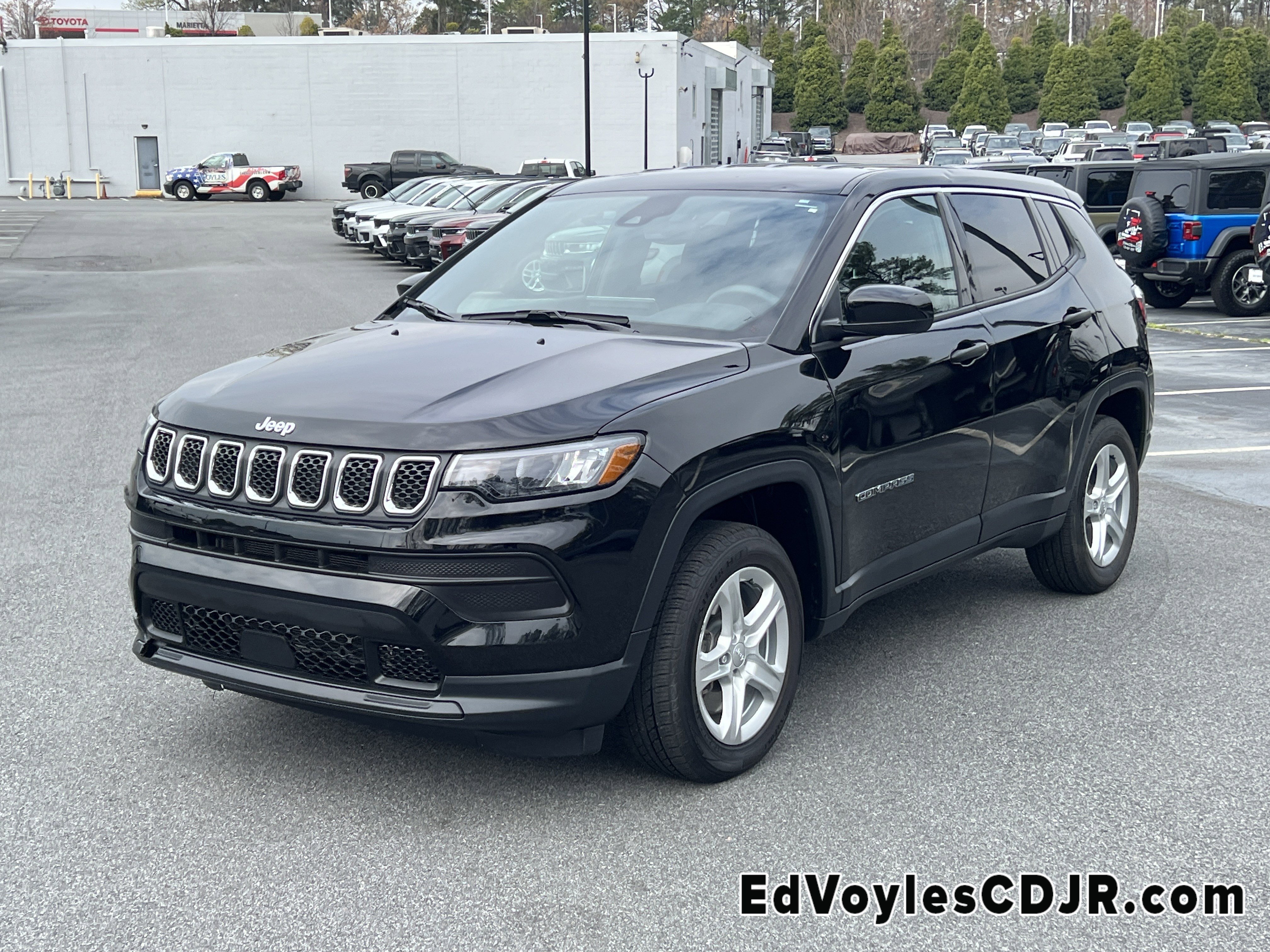 Used 2023 Jeep Compass Sport image 3