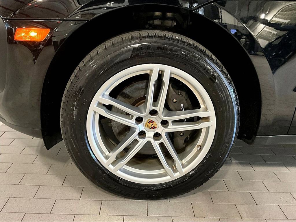 Certified 2023 Porsche Macan image 14