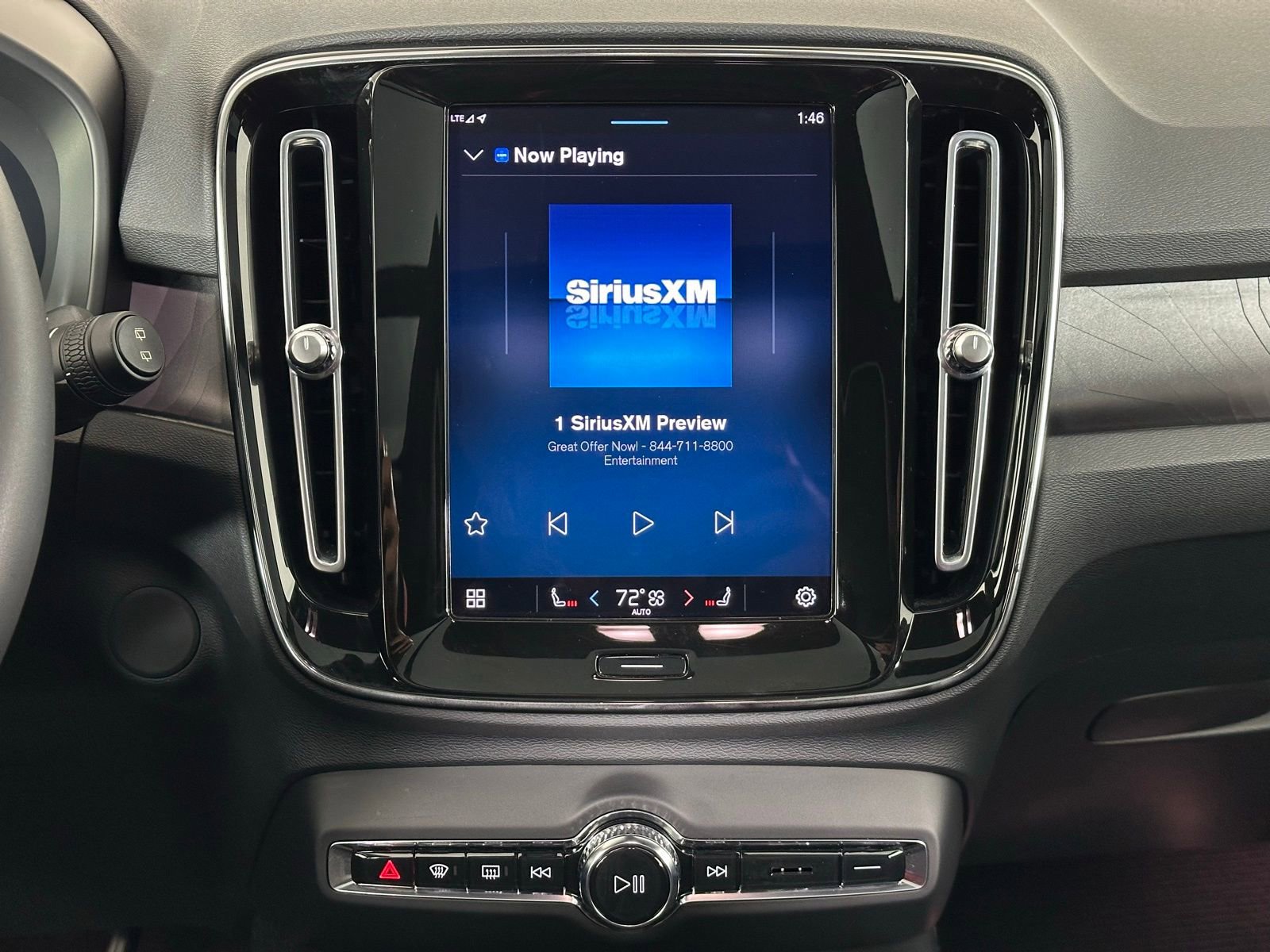 Used 2023 Volvo XC40 Recharge Plus image 13