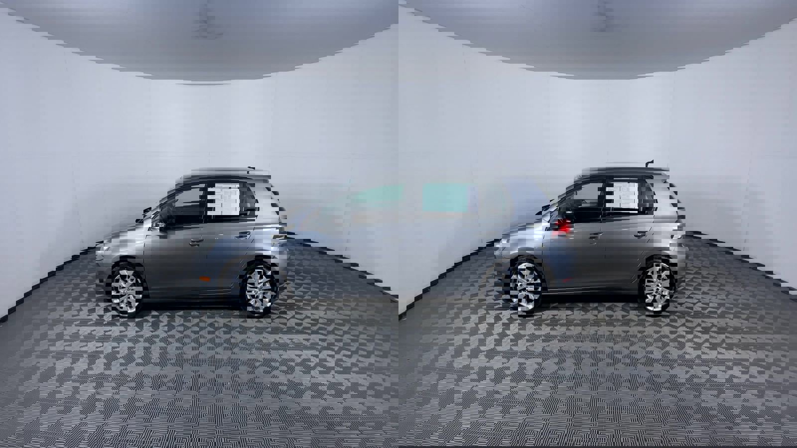 Used 2012 Volkswagen Golf TDI image 5