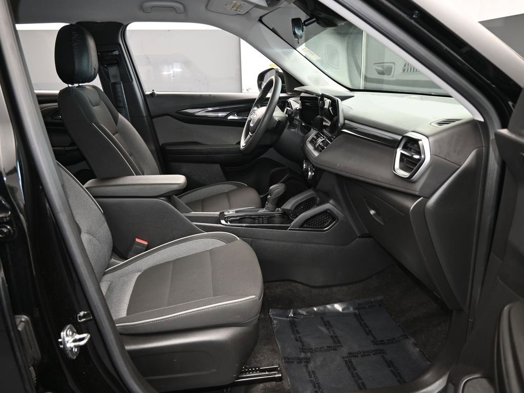 Used 2024 Chevrolet TrailBlazer LT image 40
