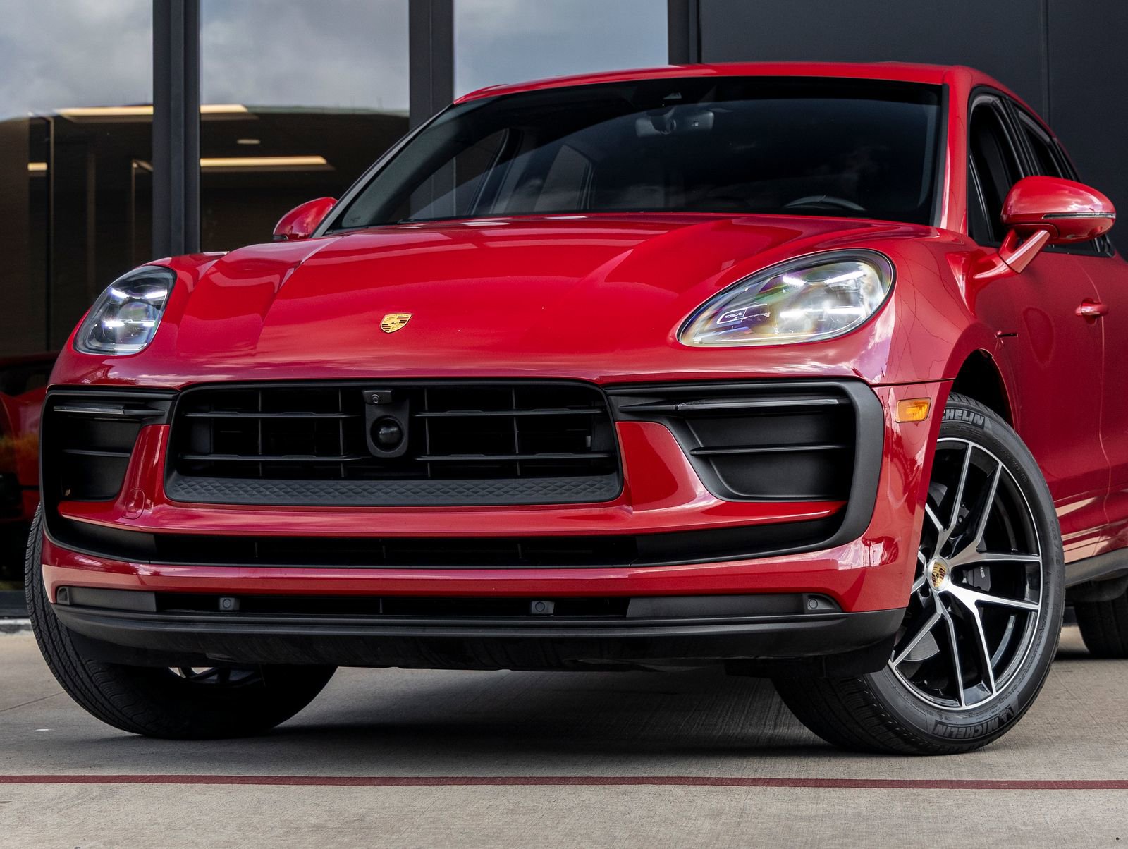 Certified 2024 Porsche Macan image 7