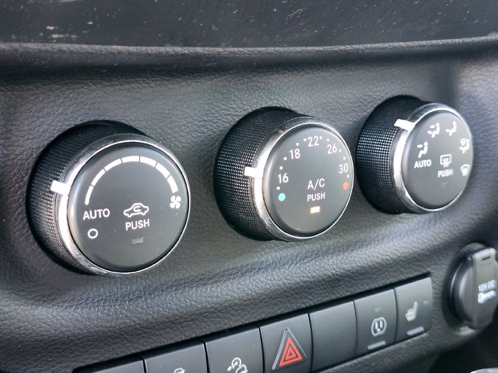 Used 2016 Jeep Wrangler Unlimited Rubicon w/ Connectivity Group AWD/4WD image 20