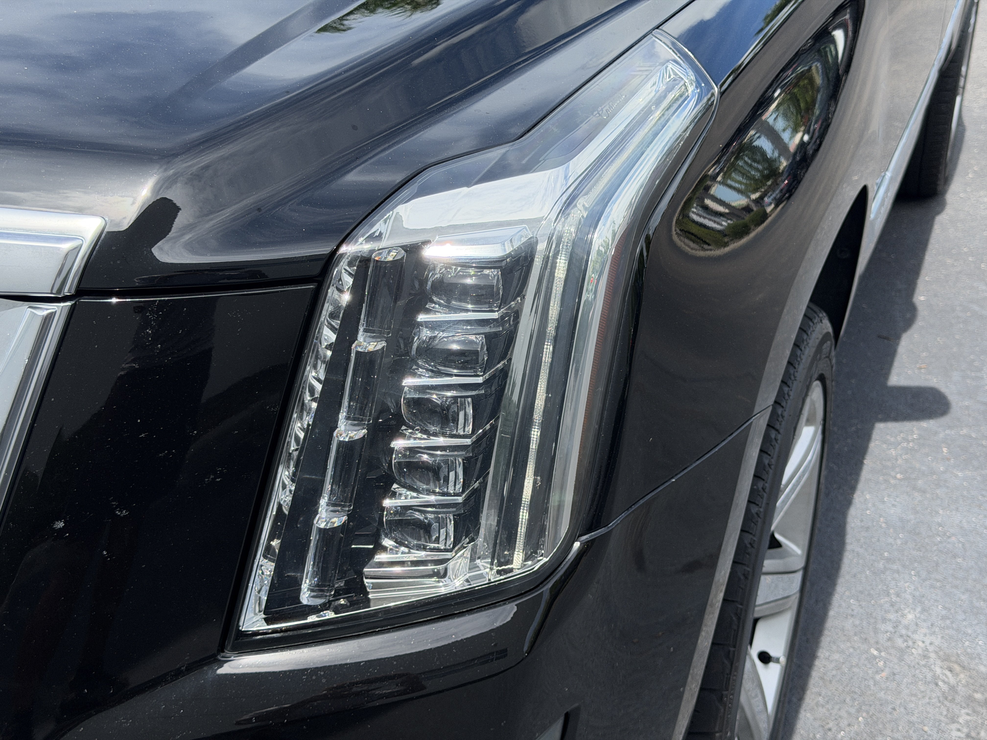 Used 2020 Cadillac Escalade ESV Premium Luxury AWD/4WD image 9