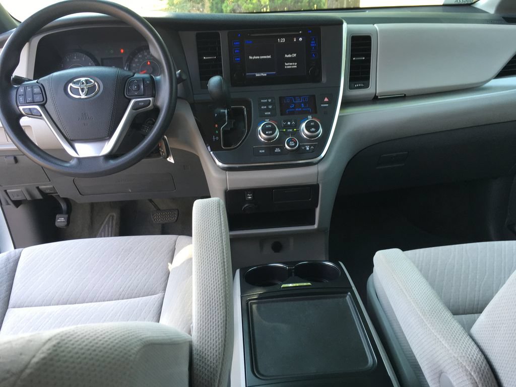 Used 2017 Toyota Sienna LE FWD image 24