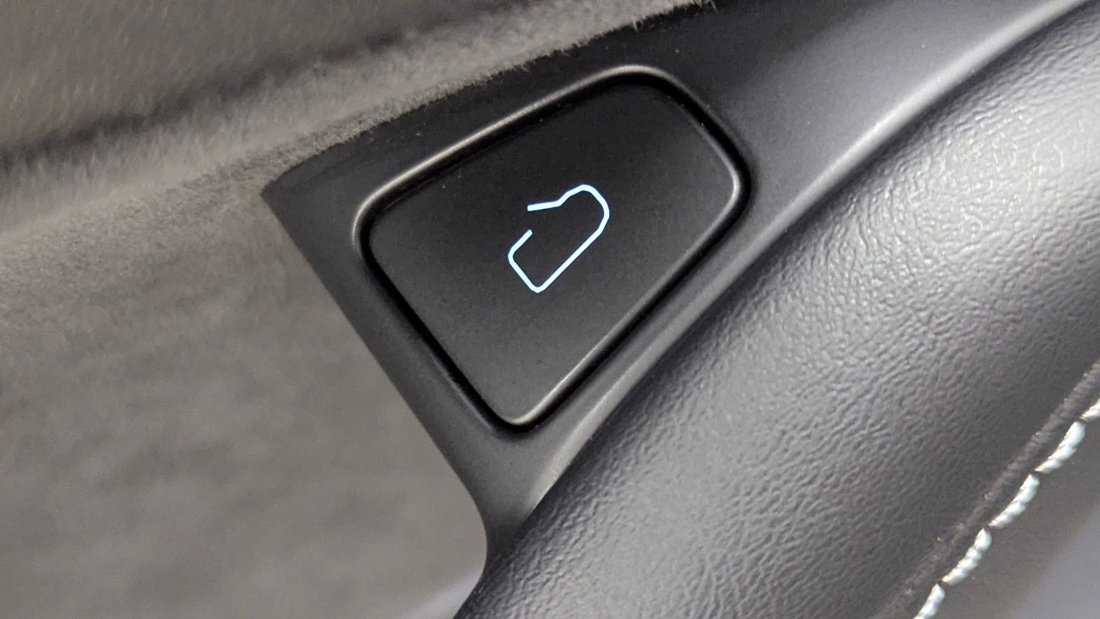 Used 2023 Tesla Model 3 Standard Range image 19