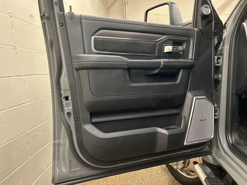 New 2026 RAM 4500 4x4 Crew Cab DRW w/ Laramie Trim Package image 13