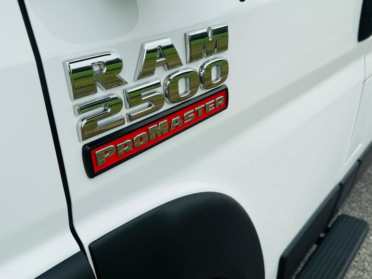 Used 2022 RAM ProMaster 2500 w/ Convenience Group FWD image 2