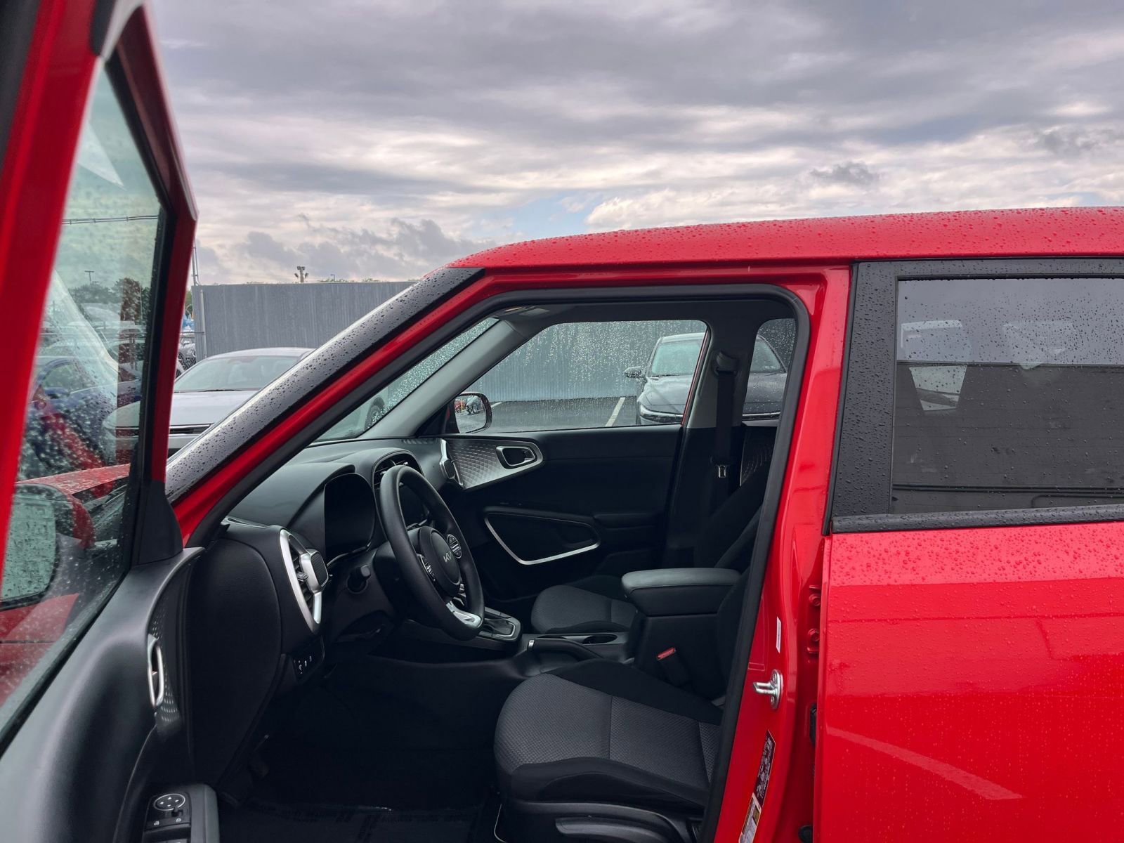 Used 2025 Kia Soul LX w/ LX Technology Package FWD image 24