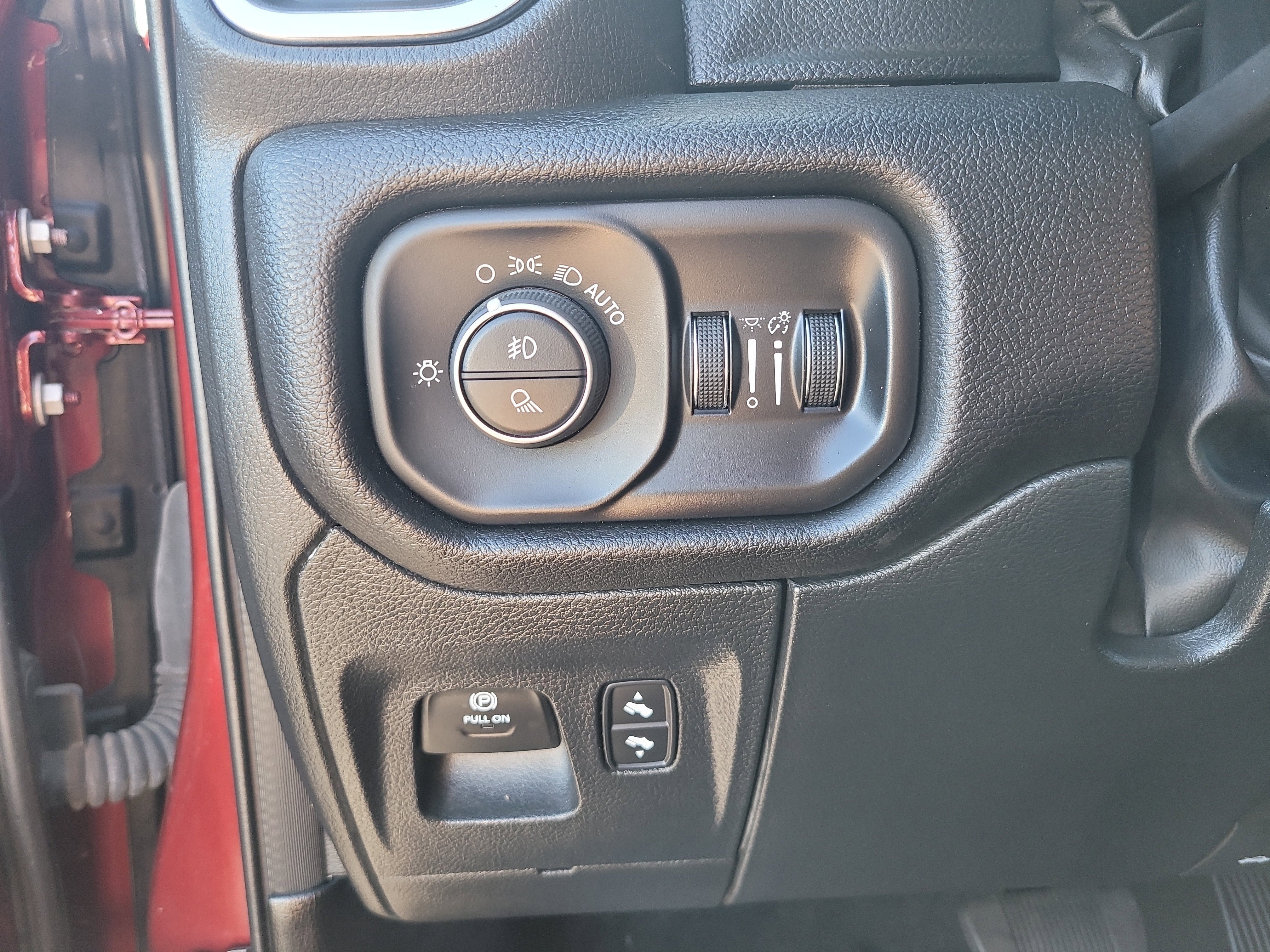 Used 2024 RAM 1500 Laramie image 32