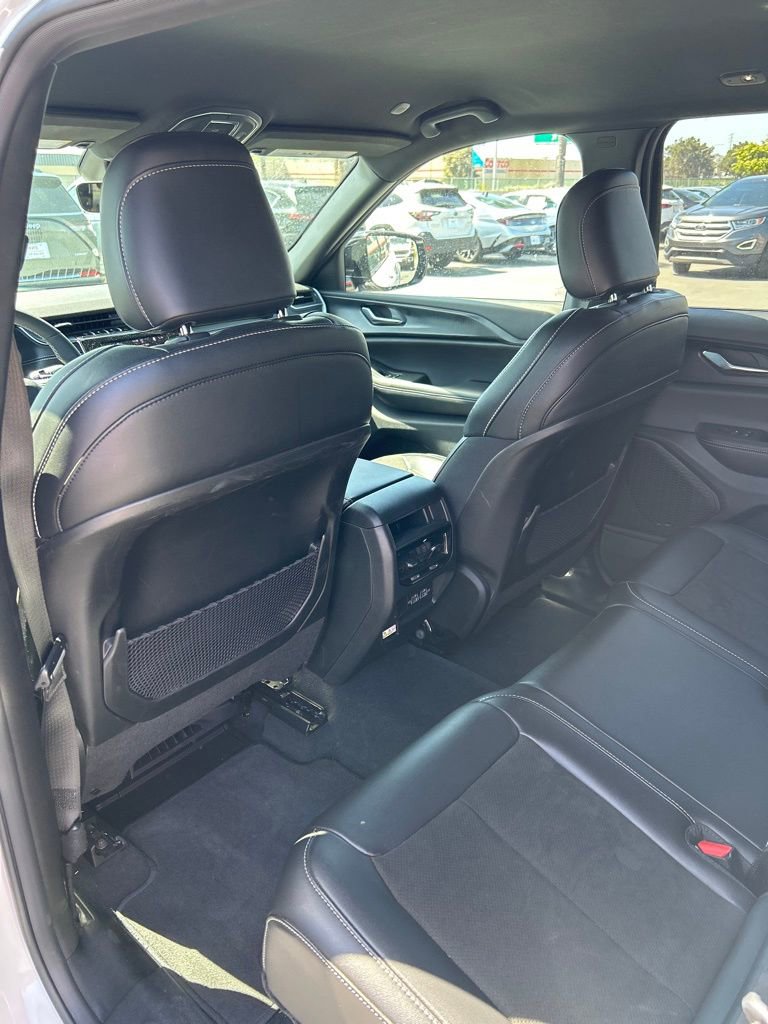 Used 2025 Jeep Grand Cherokee Altitude image 11