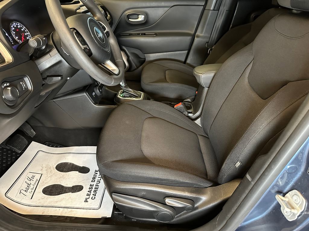 Used 2023 Jeep Renegade Latitude AWD/4WD image 19
