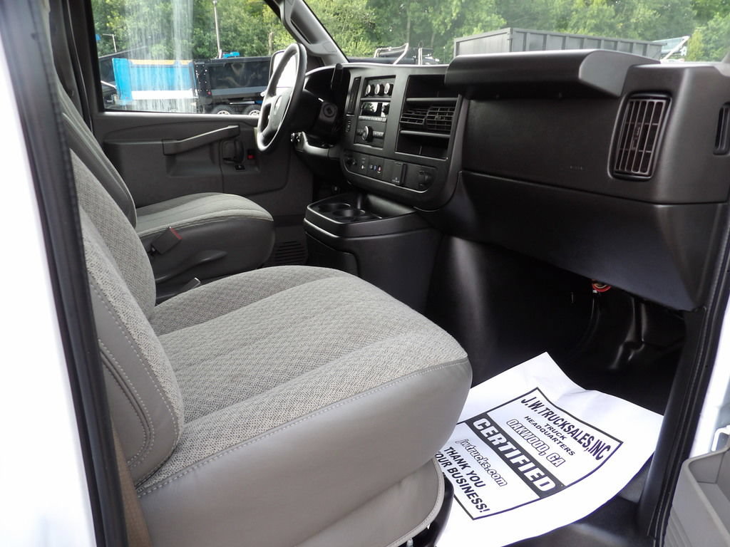 Used 2022 GMC Savana 2500 RWD image 34