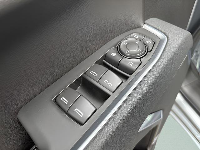 New 2026 GMC Sierra 1500 SLT image 12