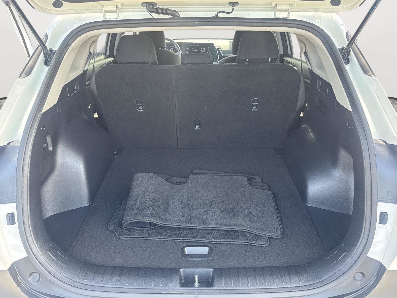 Used 2025 Kia Sportage LX FWD image 22