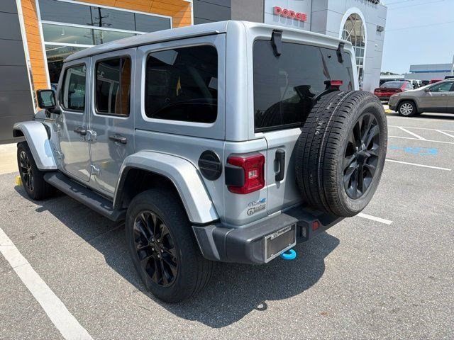 Used 2022 Jeep Wrangler Unlimited Sahara w/ Cold Weather Group AWD/4WD image 6