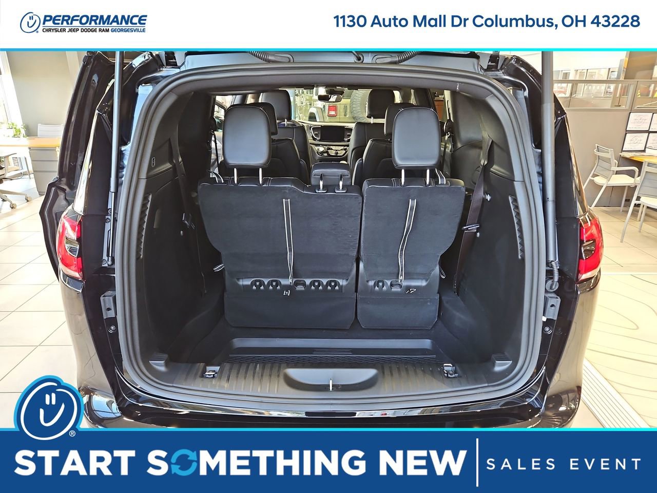 New 2025 Chrysler Pacifica Select w/ Fav Edition Package image 10