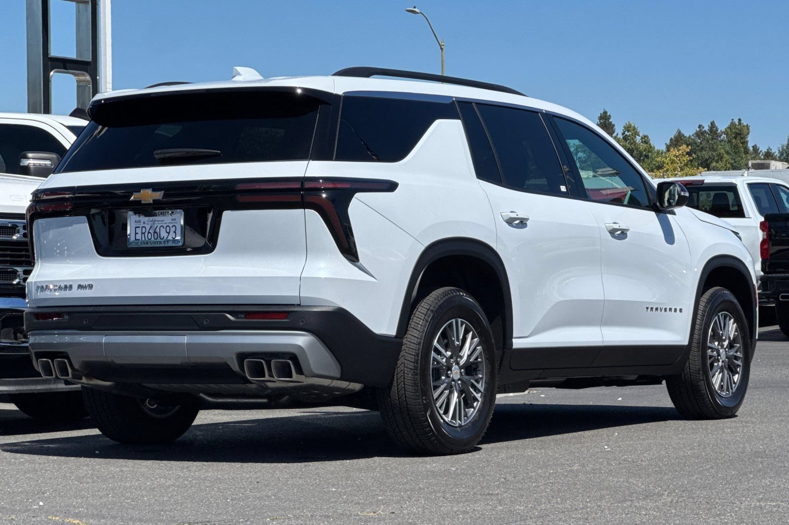 Used 2026 Chevrolet Traverse LT AWD/4WD image 5