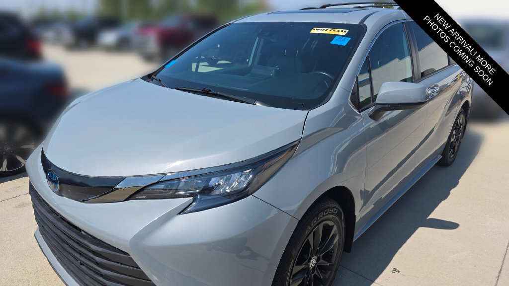 Used 2022 Toyota Sienna XLE Woodland Edition