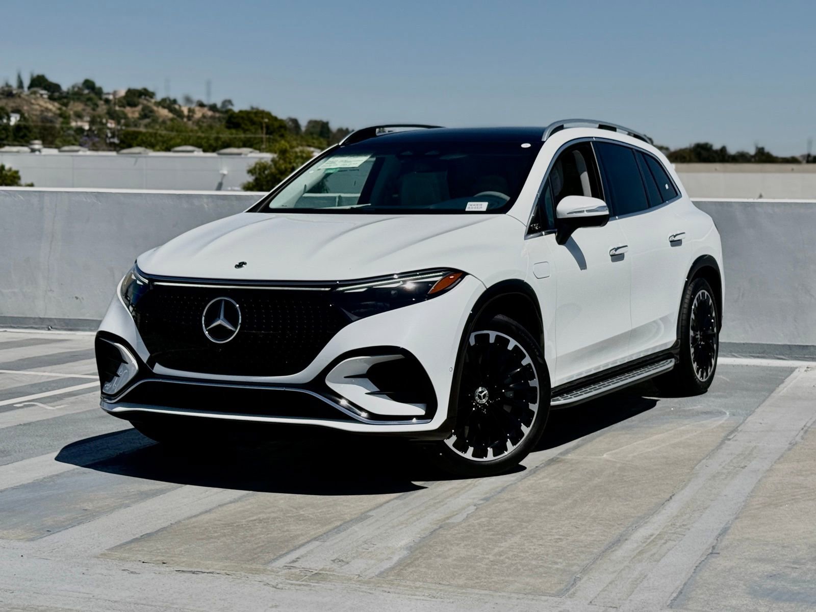 New 2026 Mercedes-Benz EQS 550 4MATIC SUV image 2