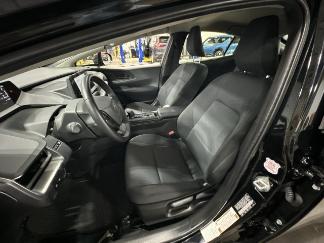 Used 2025 Toyota Prius LE FWD image 17