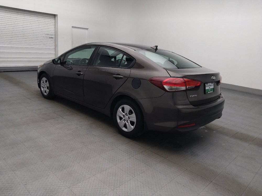Used 2017 Kia Forte LX FWD image 3