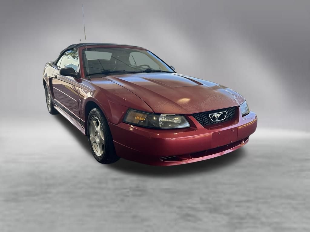 Used 2003 Ford Mustang Convertible RWD image 2
