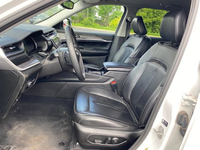 Used 2023 Jeep Grand Cherokee Limited AWD/4WD image 16