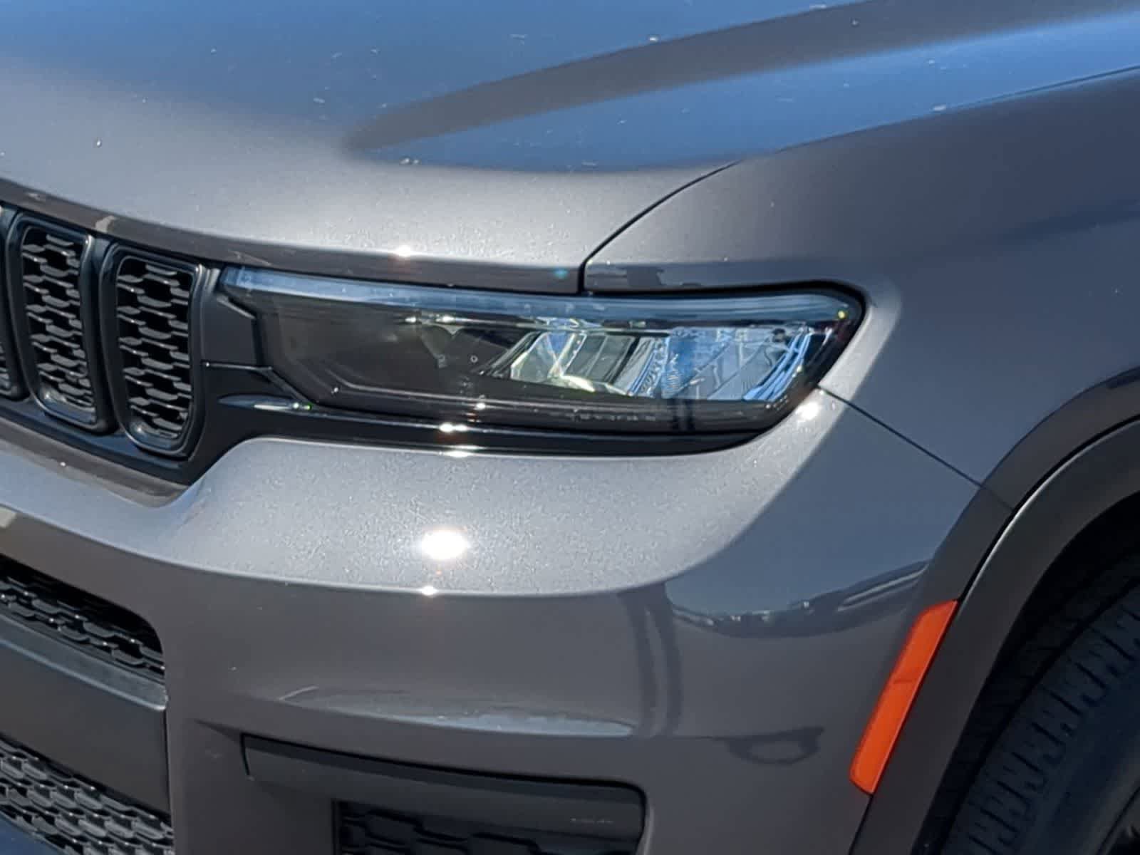 Used 2022 Jeep Grand Cherokee L Laredo AWD/4WD image 11