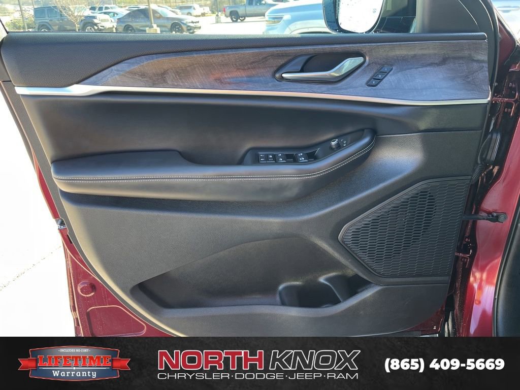 Used 2025 Jeep Grand Cherokee Limited image 5