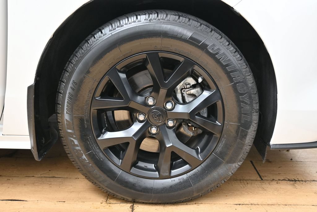Used 2021 Toyota Sienna LE FWD image 37