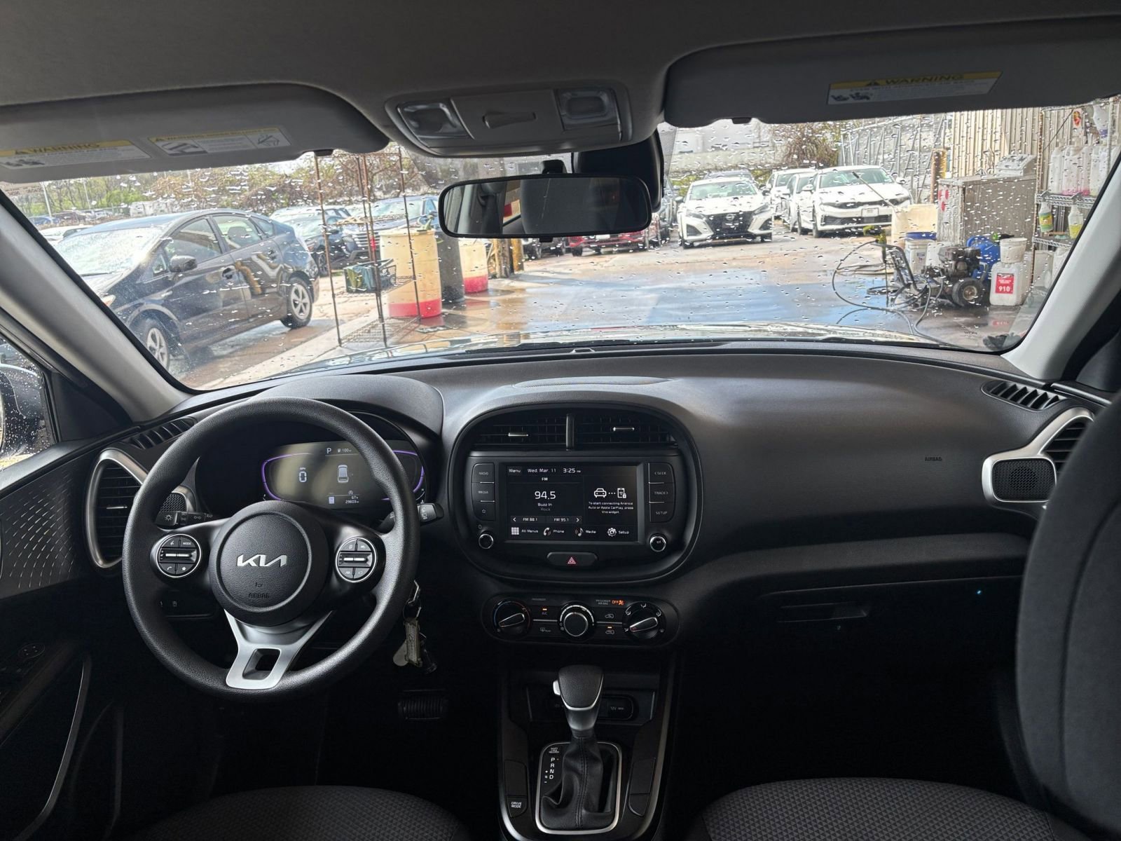 Used 2025 Kia Soul LX w/ LX Technology Package FWD image 31