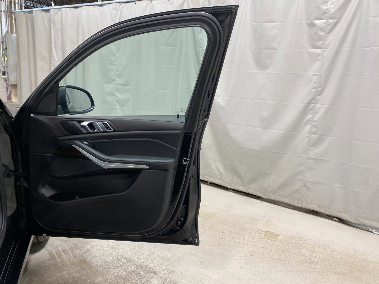 Certified 2023 BMW X7 xDrive40i w/ Parking Assistance Package image 23