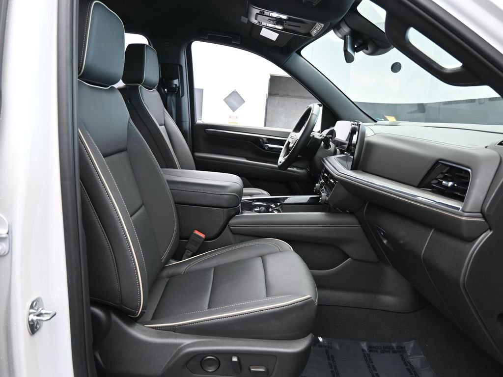 New 2025 Chevrolet Suburban Premier image 57