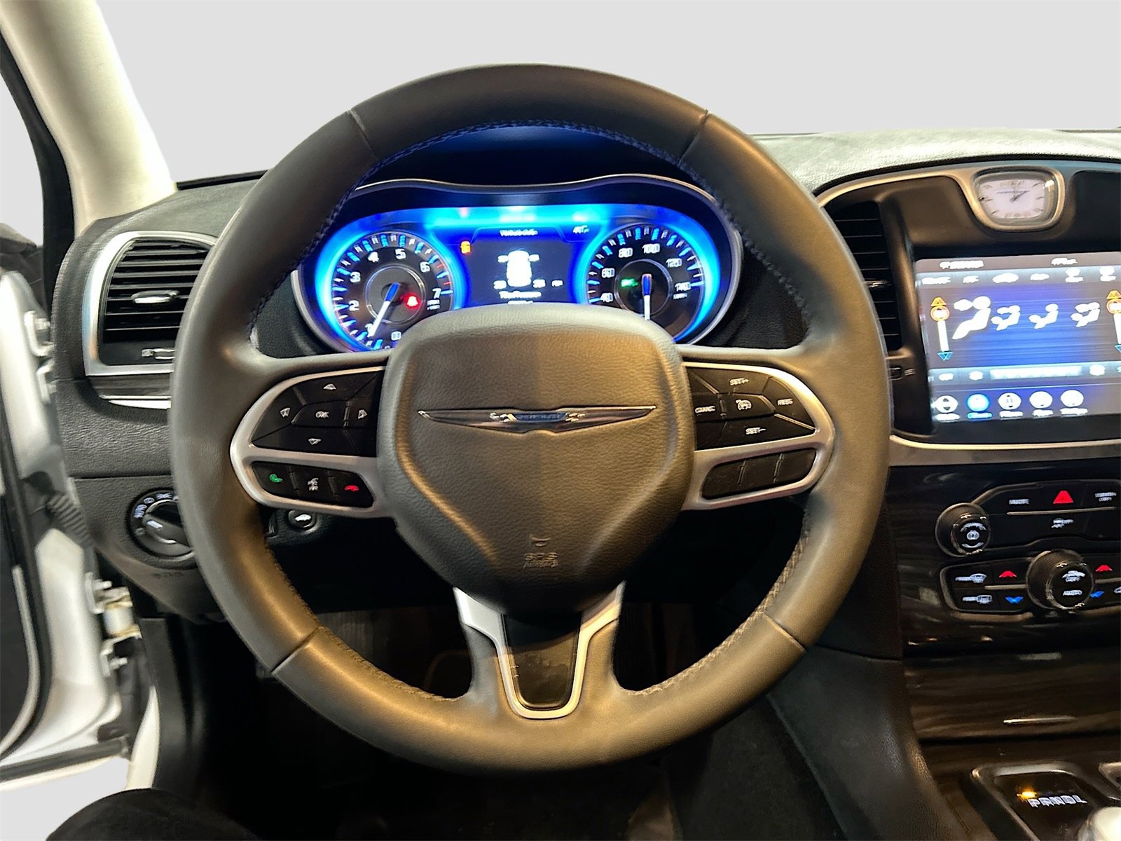 Used 2022 Chrysler 300 Touring w/ Sport Appearance Package image 11