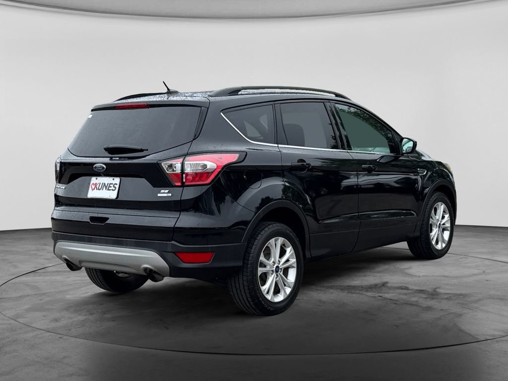 Used 2017 Ford Escape SE w/ SE Leather Comfort Package AWD/4WD image 8