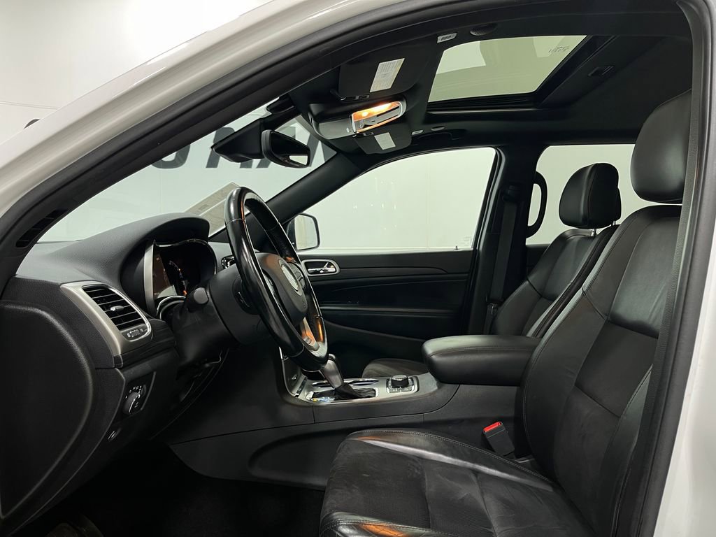 Used 2020 Jeep Grand Cherokee Laredo w/ Quick Order Package 2BN North image 14