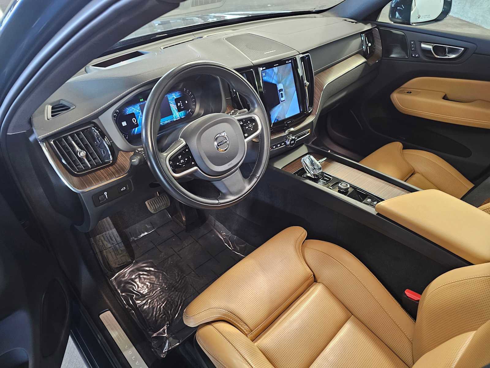 Used 2022 Volvo XC60 B5 Inscription w/ Advanced Package AWD/4WD image 2