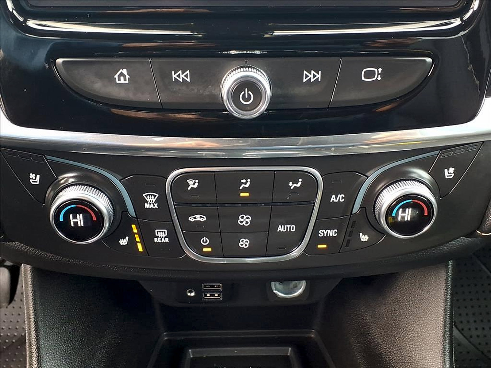 Certified 2023 Chevrolet Traverse Premier w/ LPO, Floor Liner Package image 16