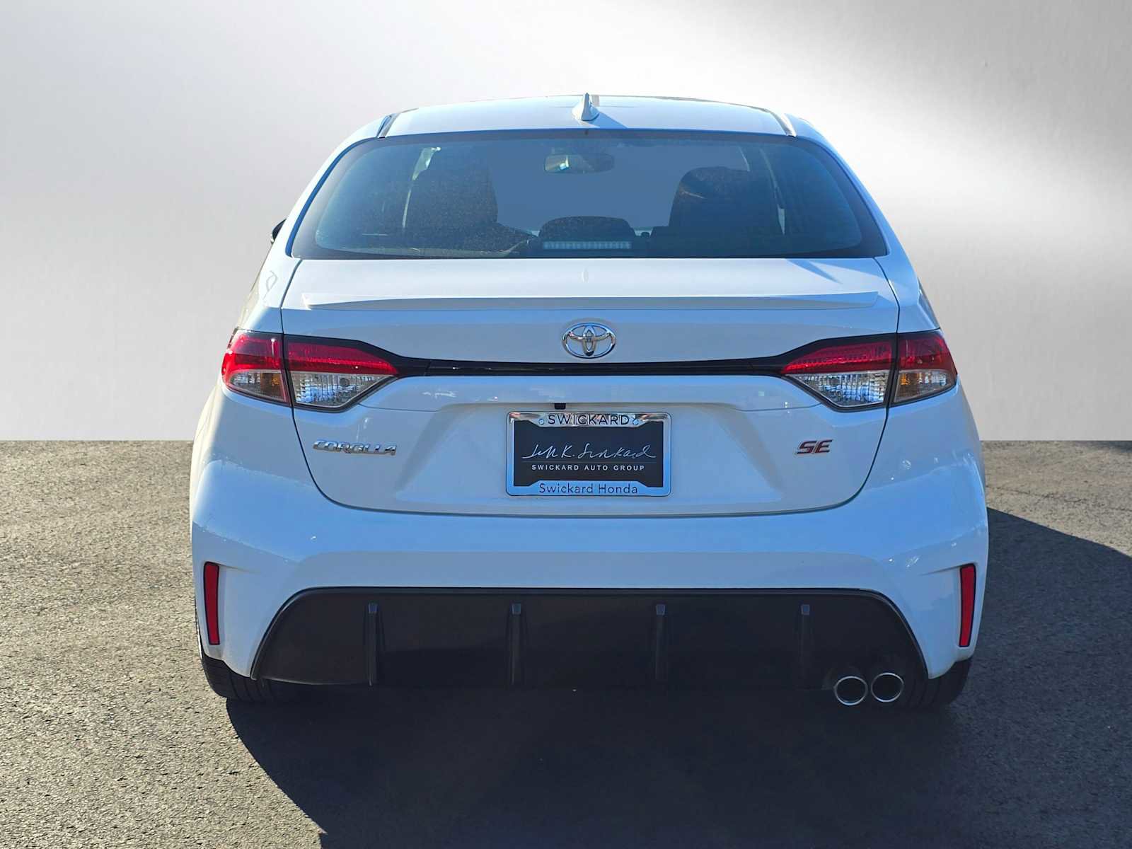 Used 2024 Toyota Corolla SE w/ SE Premium Package image 4