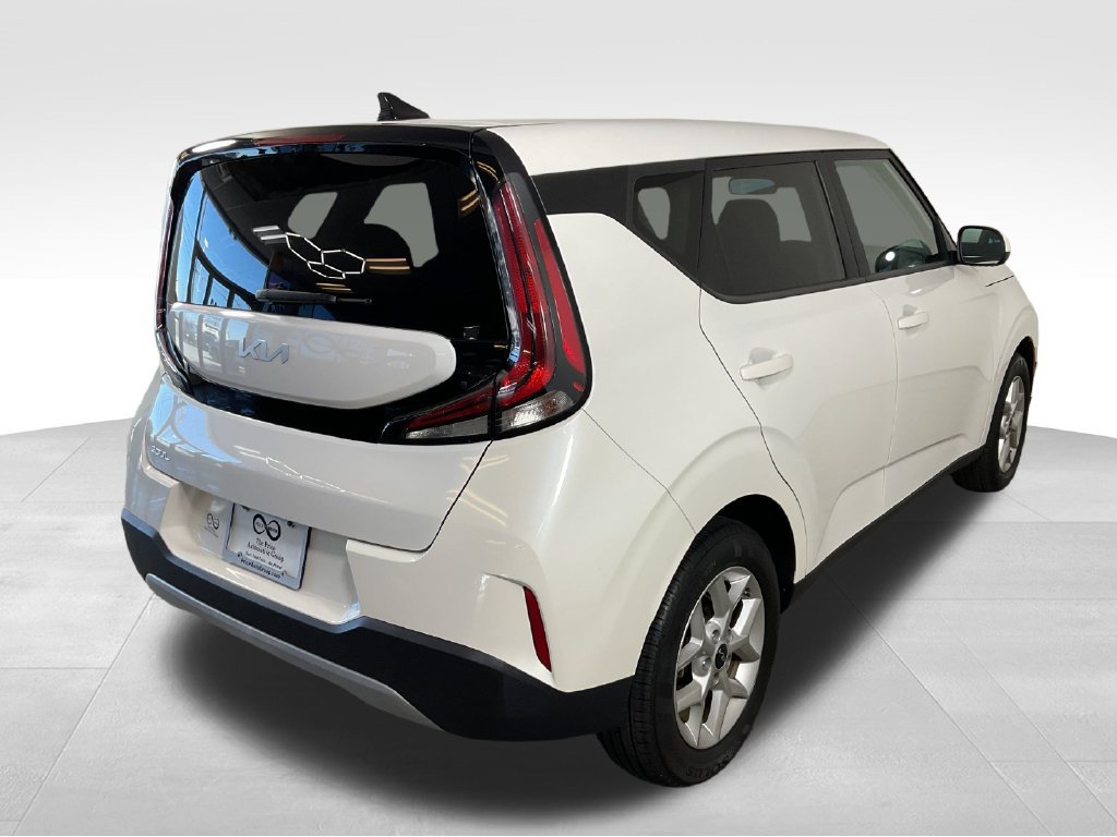 Used 2023 Kia Soul LX w/ Option Group 015 FWD image 9