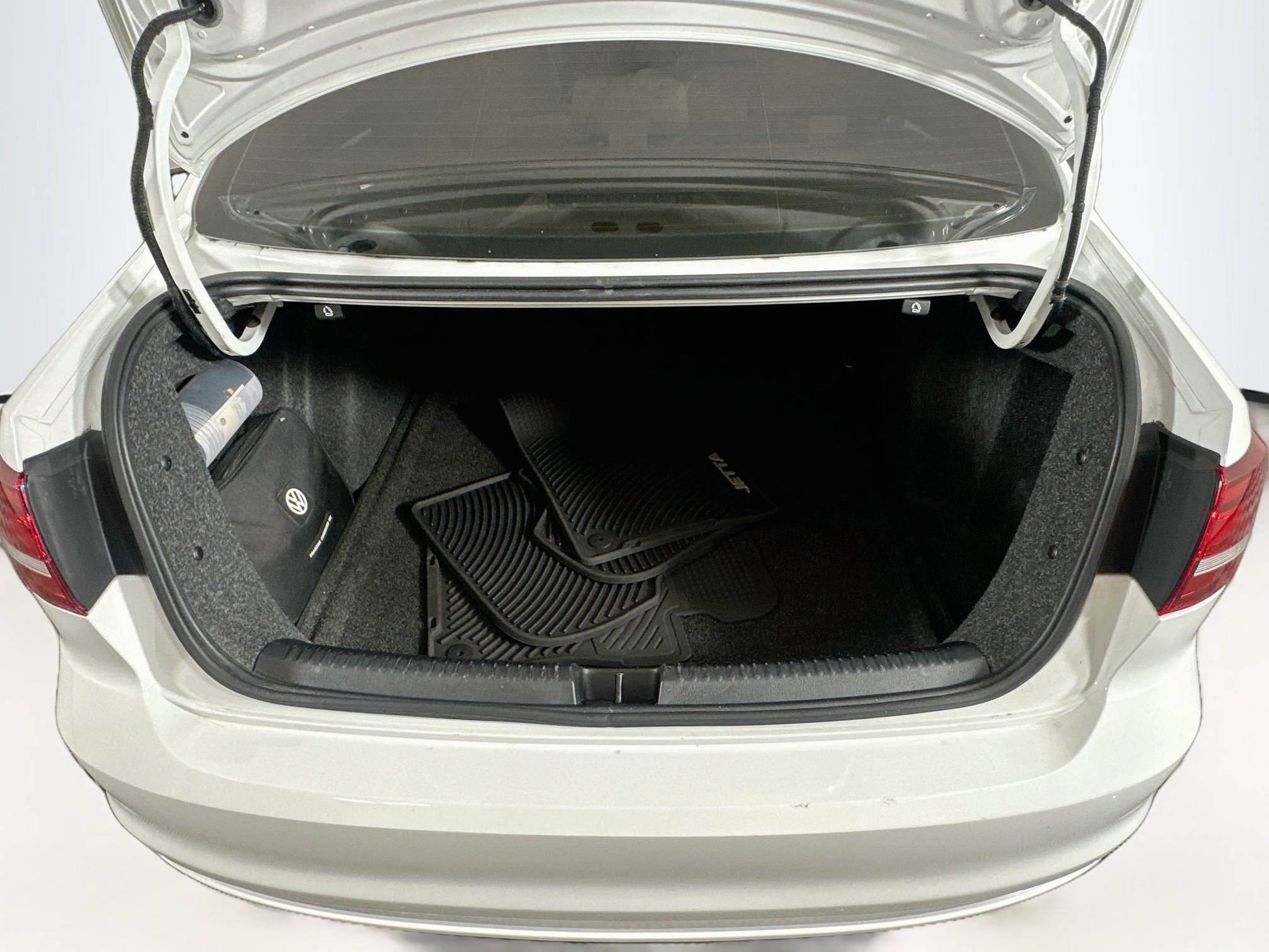 Used 2018 Volkswagen Jetta SE FWD image 28